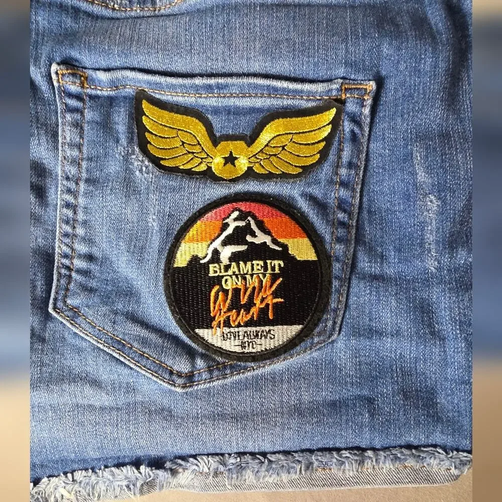 EXPRESS JEANS Women's Distressed Denim Cut-Off Shorts Size 6 - Unique Patches